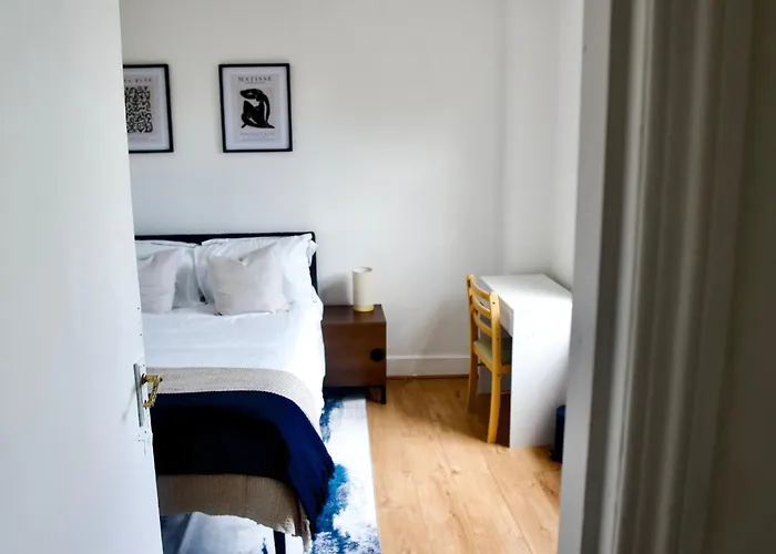 Modern 2 Bed Apartment, 8Min To Stratford Station, Sleeps 6
