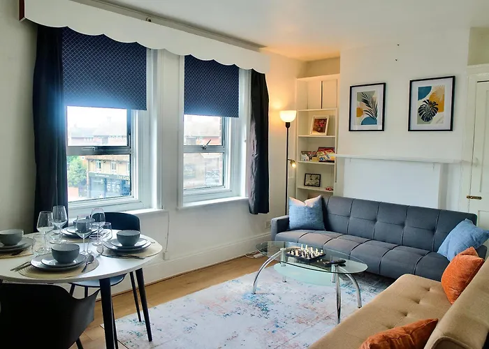 Modern 2 Bed Apartment, 8Min To Stratford Station, Sleeps 6