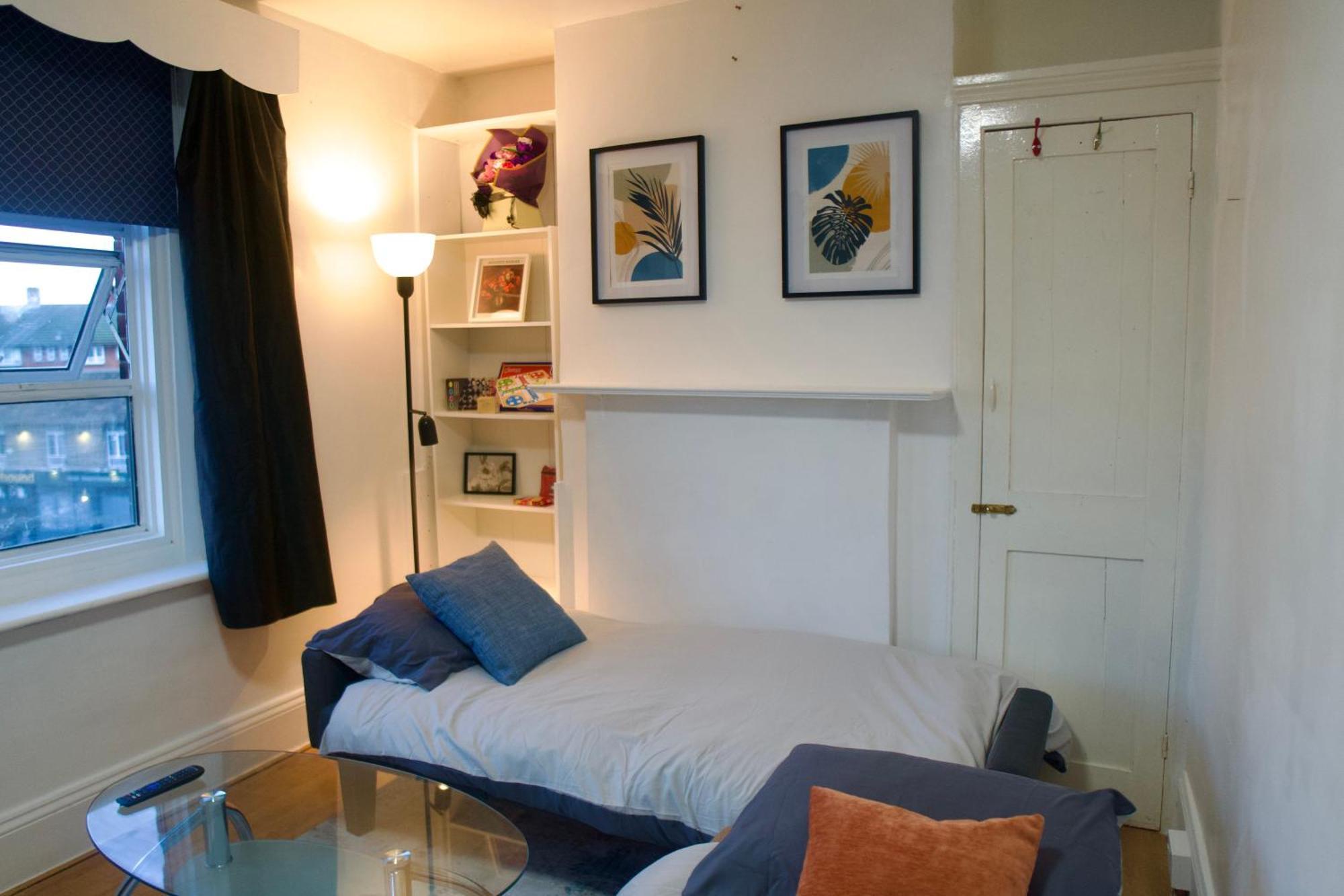Modern 2 Bed Apartment, 8min To Stratford Station, Sleeps 6 * London